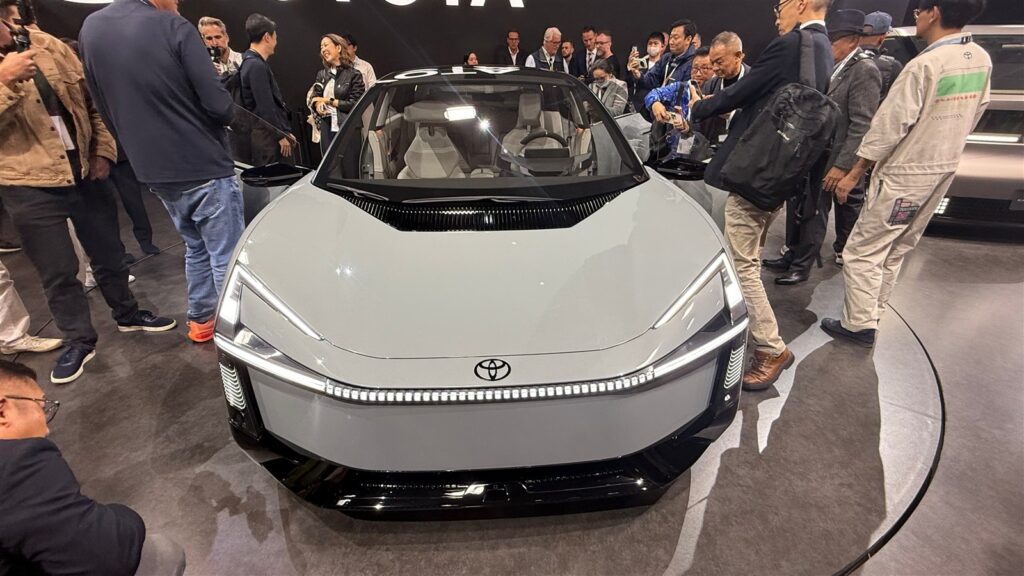 Poze facute de Joan Dalmau la Tokyo Mobility Show