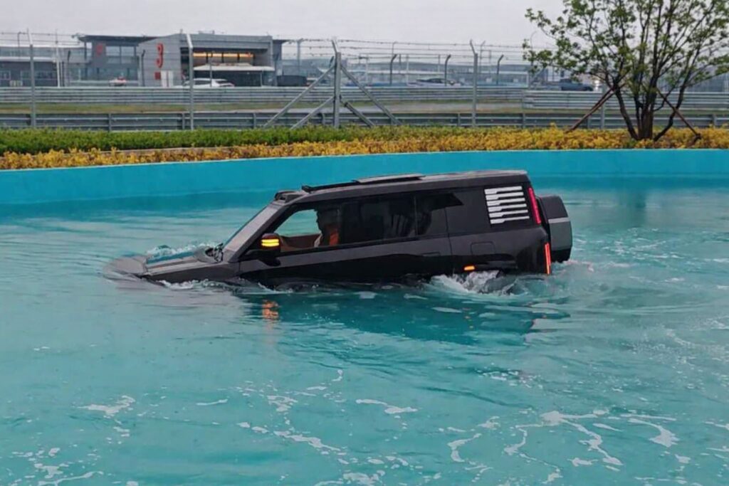 BYD YangWang U8 in apa