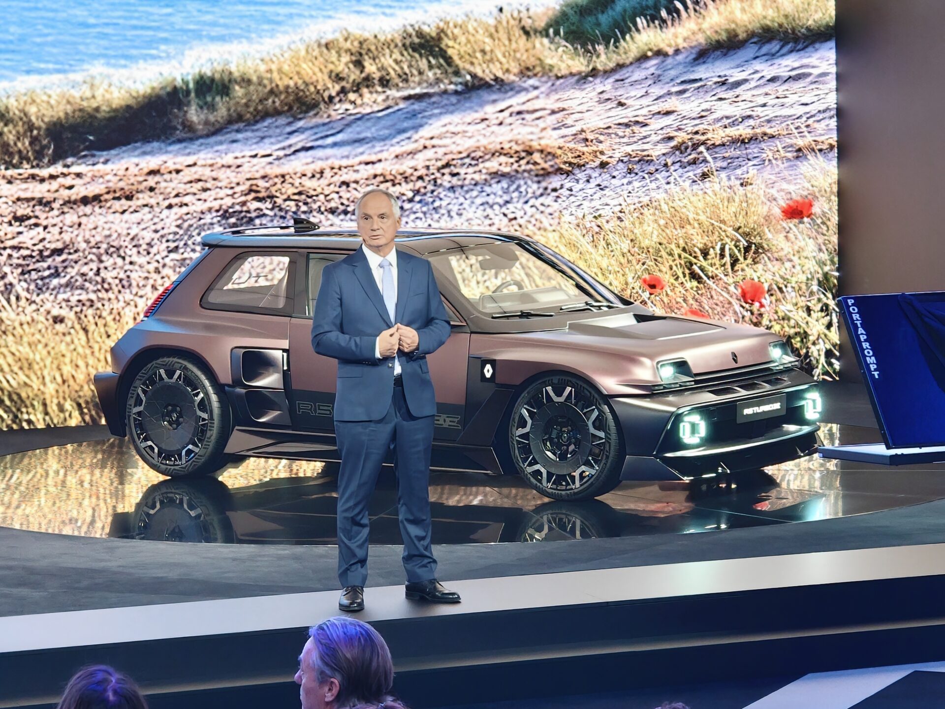 Fabrice Cambolive pe scena la Salonul Auto de la Paris 2026